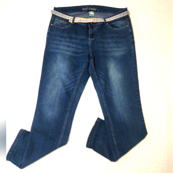 Jean's Denim embroidered jeans. - Picture 2 of 9